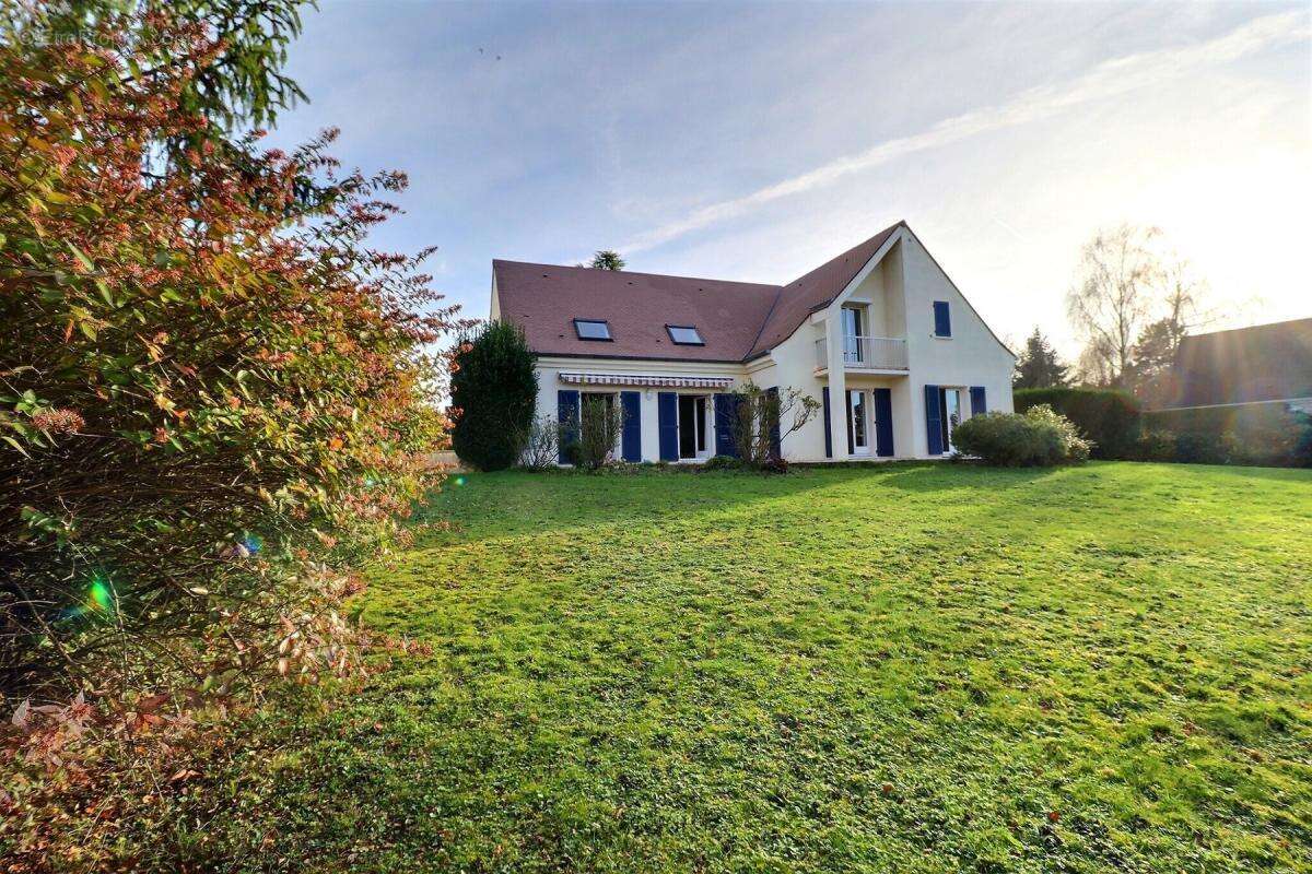 Maison à SAINT-NOM-LA-BRETECHE