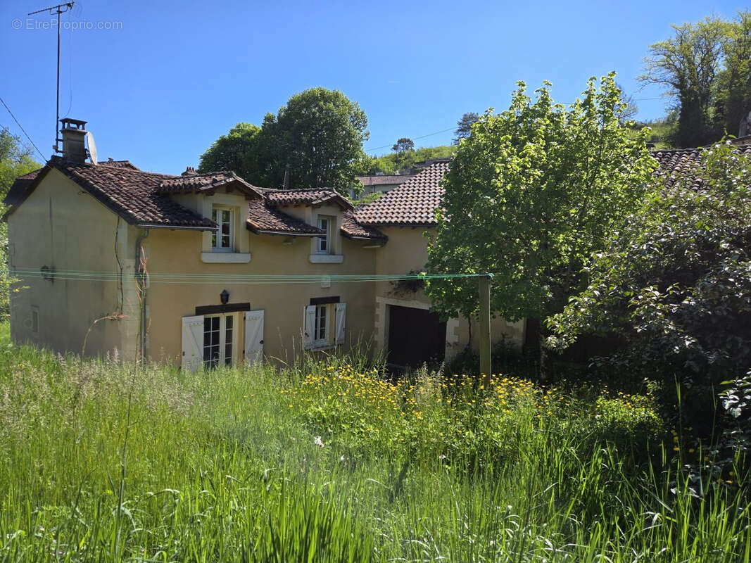 Maison à GRUN-BORDAS