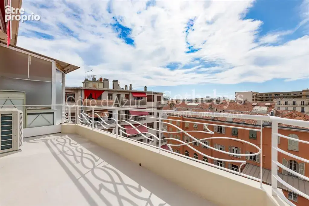 Nice Carré d’Or, appartement rénové en dernier étage avec terrasse proche de la Promenade des Anglais - photo 2