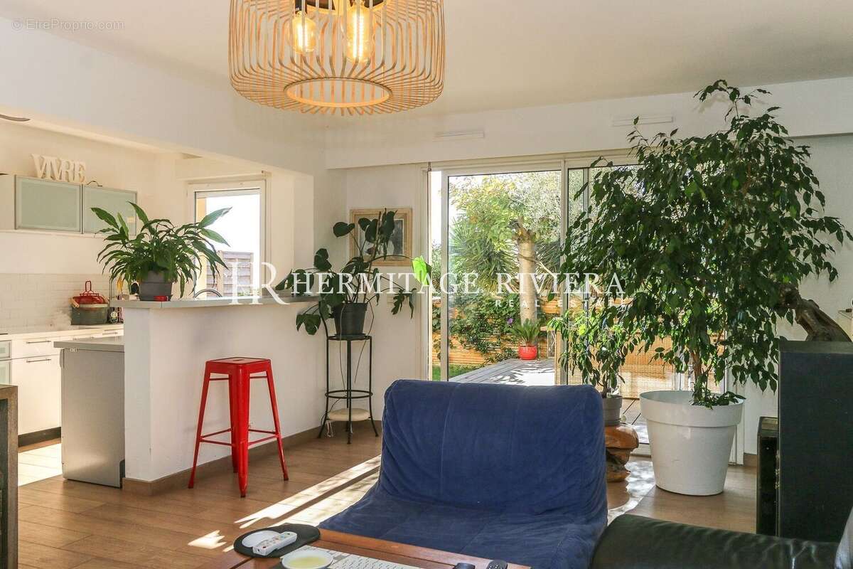 Appartement à EZE
