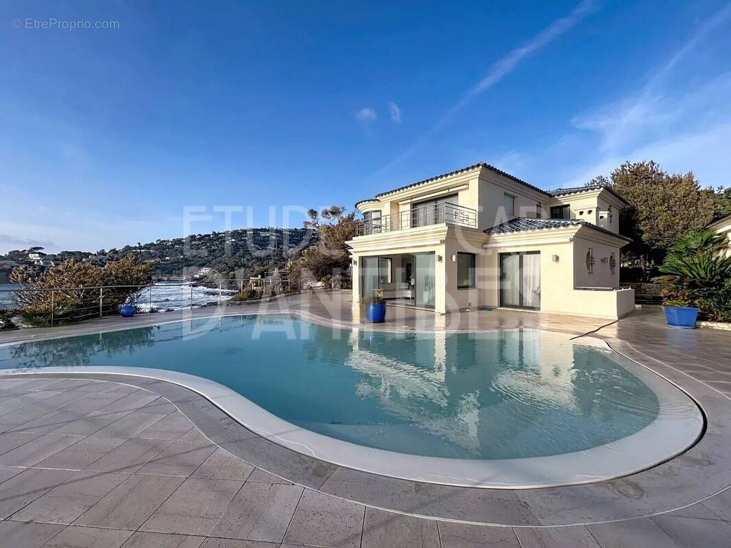 Maison à ROQUEBRUNE-SUR-ARGENS