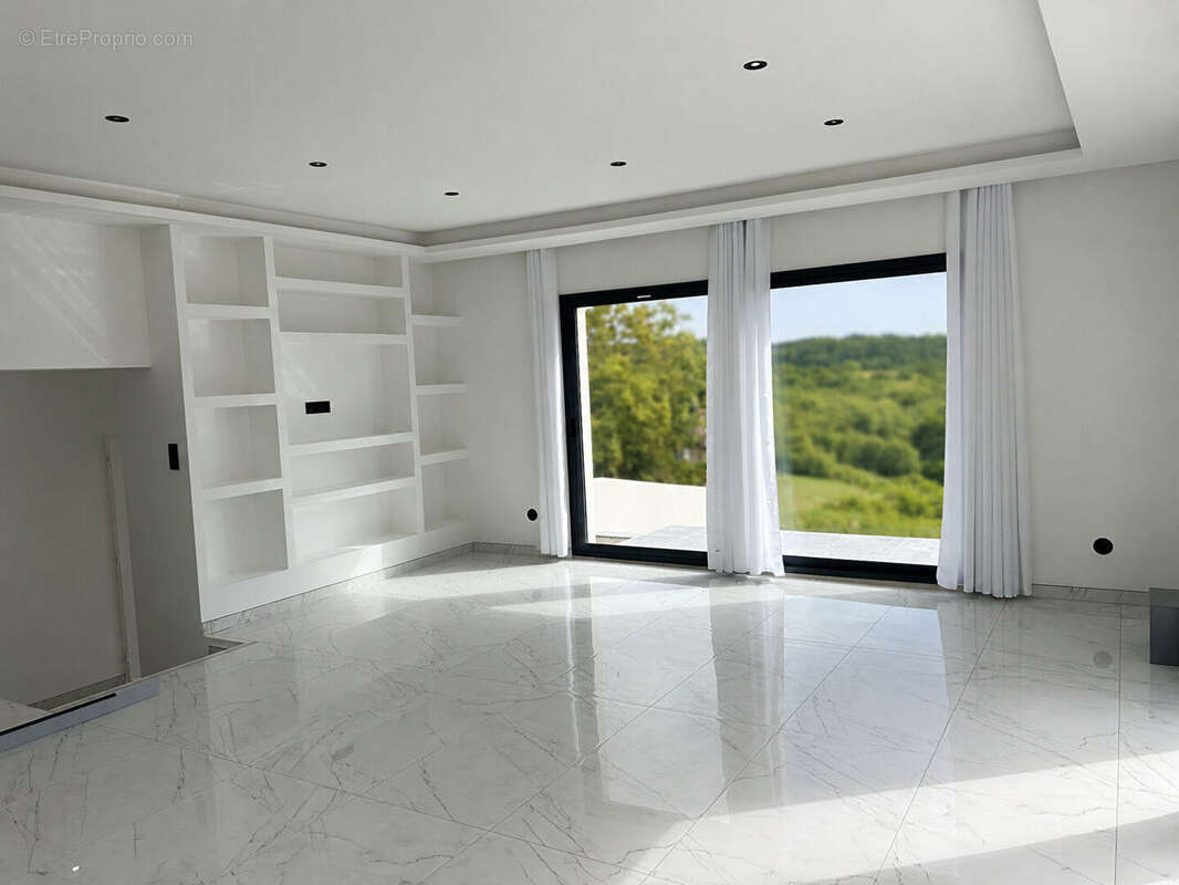 AULNAY-SUR-MAULDRE - Maison contemporaine neuve avec vue imprenable sur la vallée - photo 3