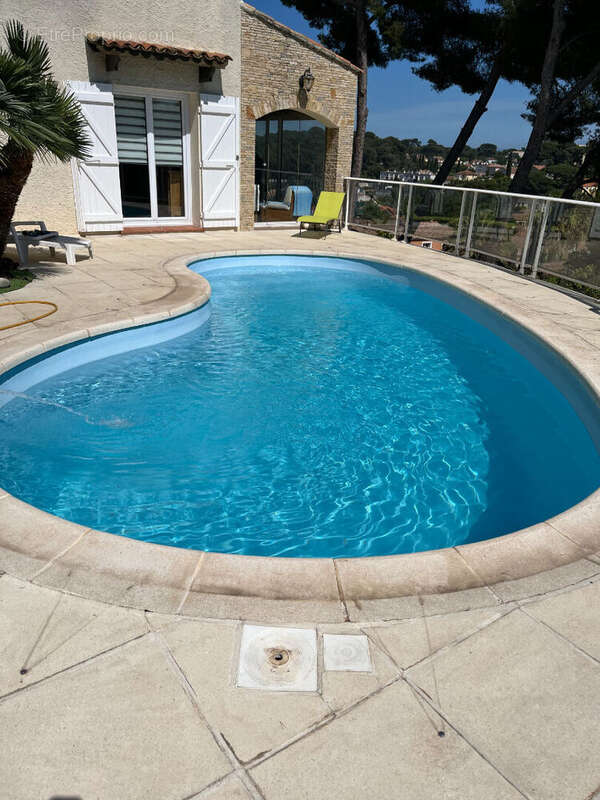 ** Sud ** MAISON Double ** Terrasse & Piscine ** Vue Dégagée ** (83500) LA SEYNE SUR MER **ur Mer 6 pièce(s) - photo 5