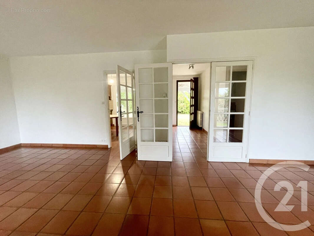 Maison 119 m² à L'isle-Jourdain  - photo 7