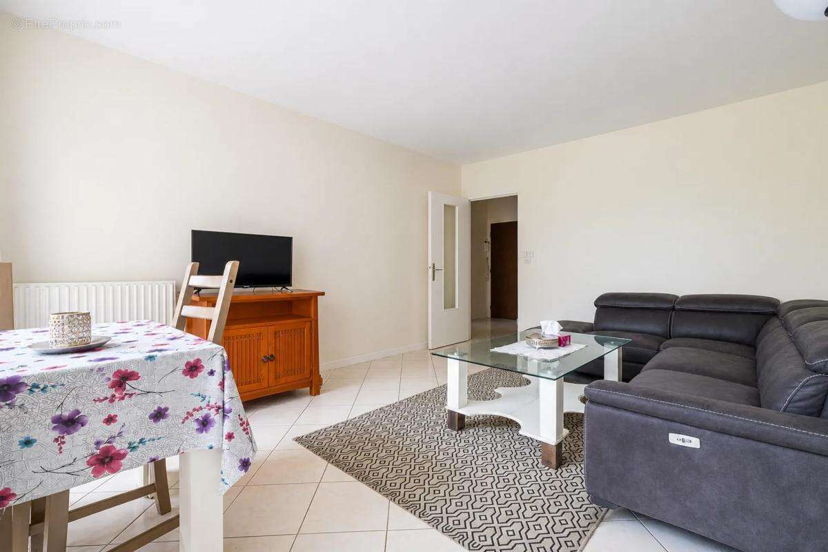 Appartement à LES CLAYES-SOUS-BOIS