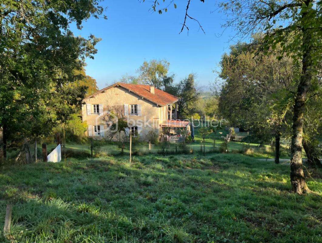 Petit hameau verdoyant : 3 maisons de charme dans un écrin de verdure et de tranquillité - photo 3