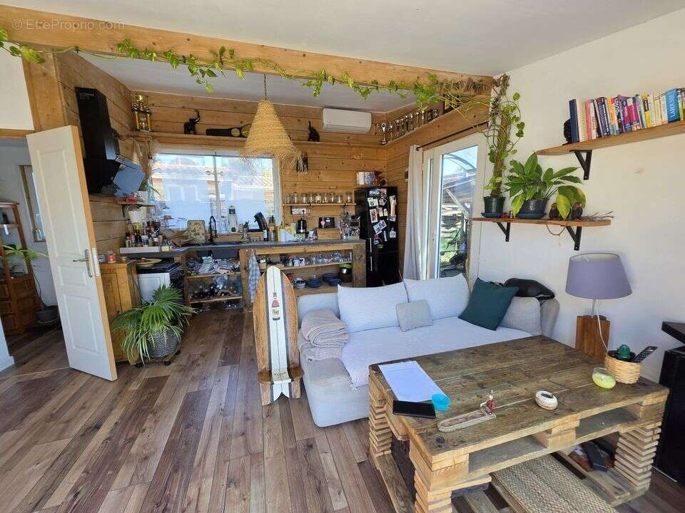 , terrain, habitation legere, chalet, 2 pieces, proche acces - Maison à LE CASTELLET