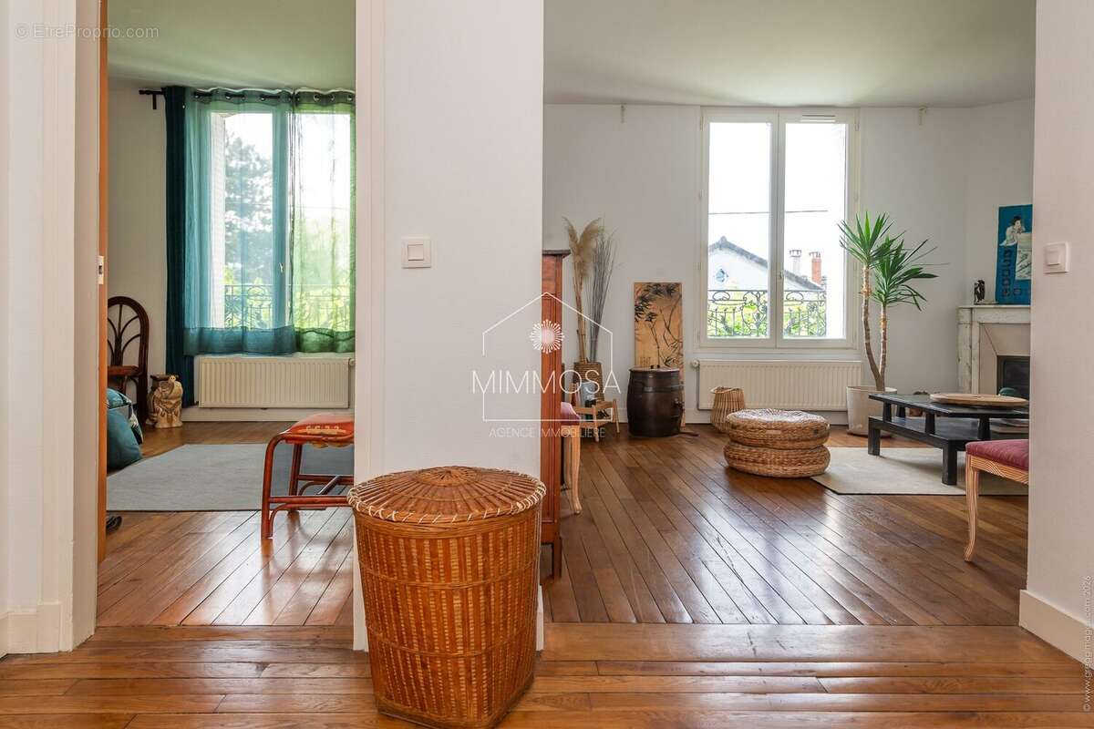 Appartement à LES PAVILLONS-SOUS-BOIS