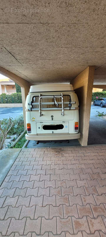 Parking à BORMES-LES-MIMOSAS