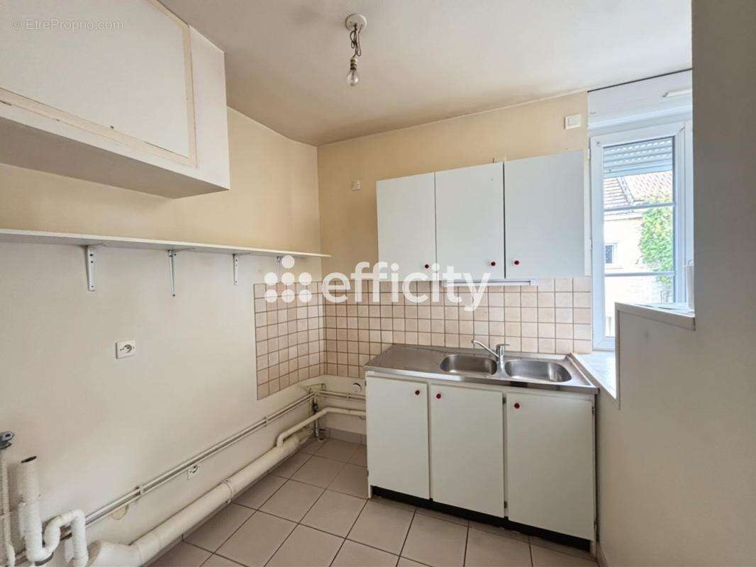 Appartement à MONT-L'EVEQUE
