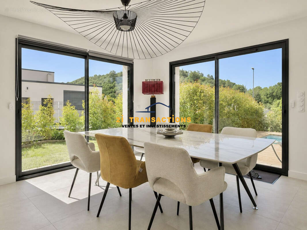 Maison à LA TOUR-EN-JAREZ