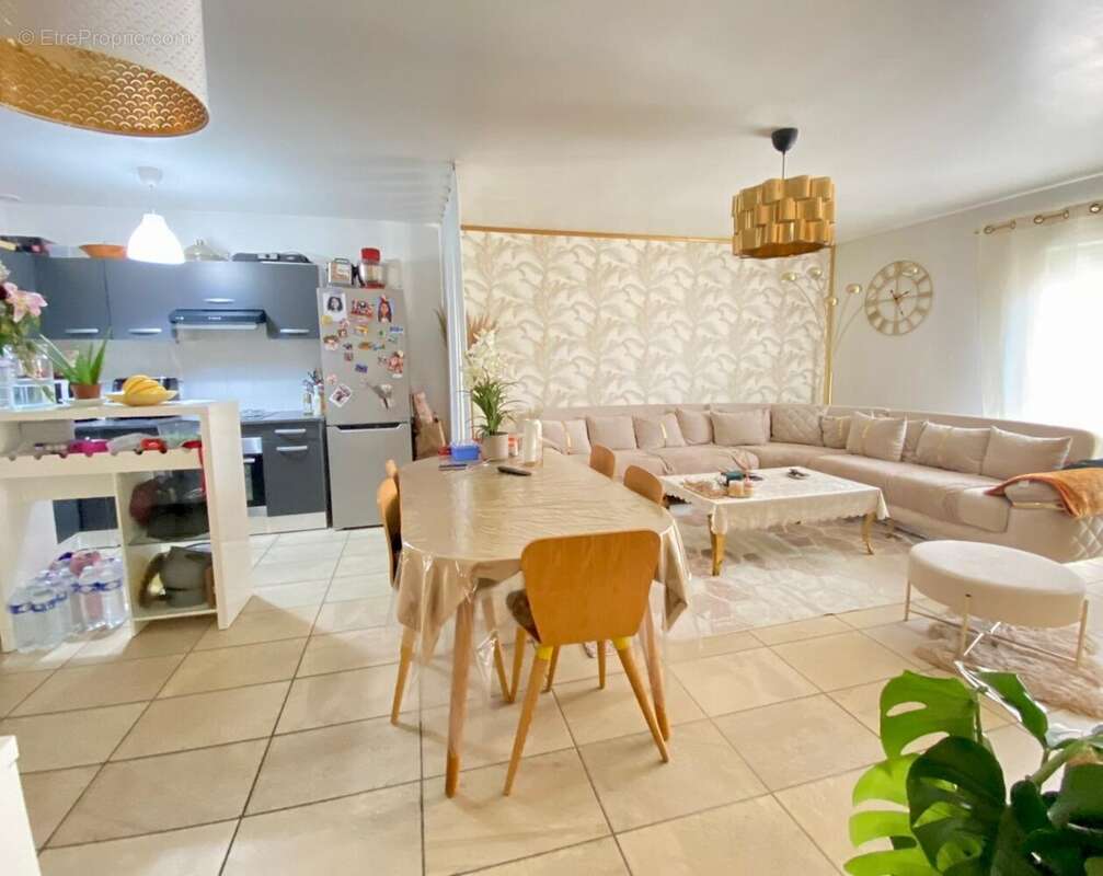 Appartement à COURNONTERRAL