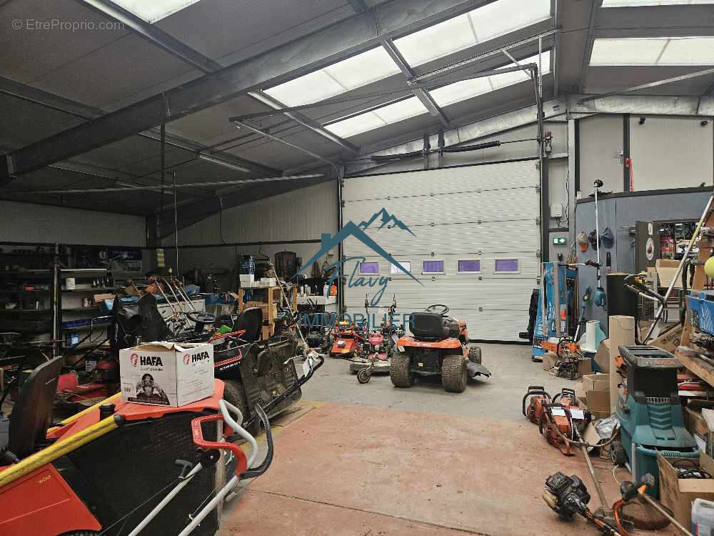 Commerce à LEPANGES-SUR-VOLOGNE