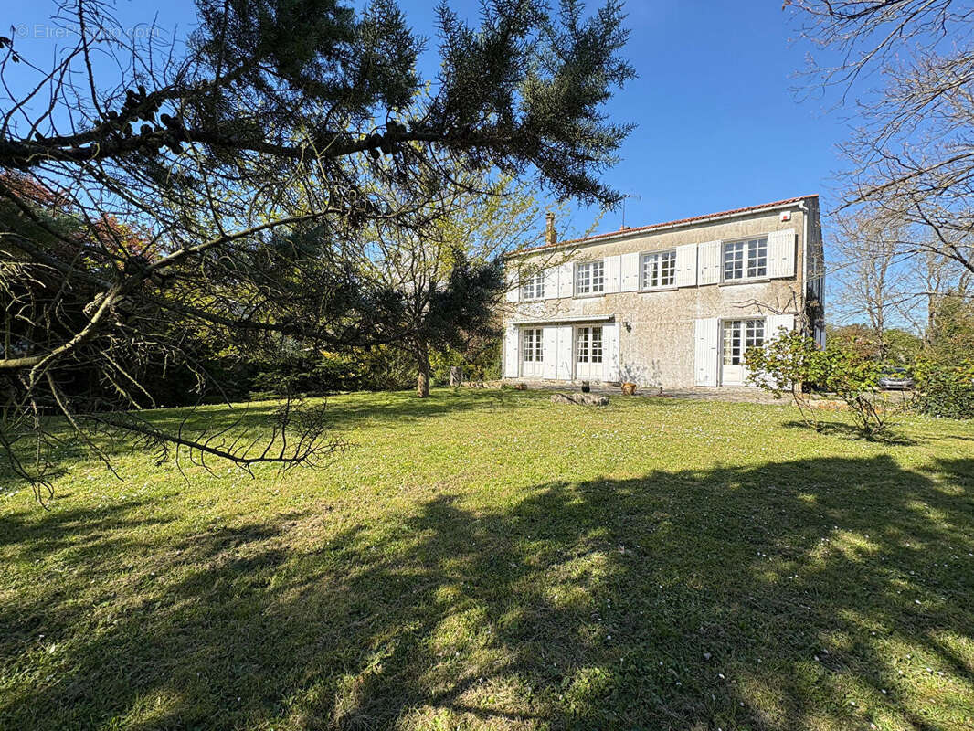 Maison à SURGERES
