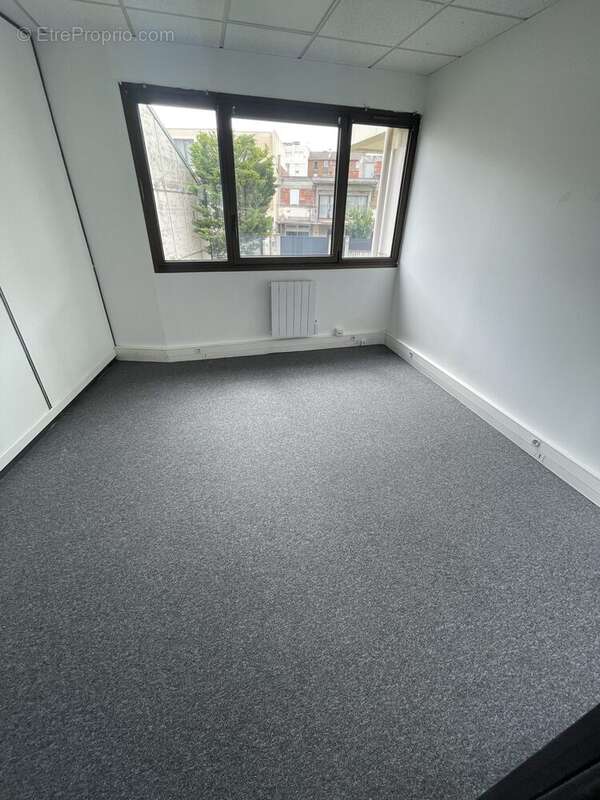 Commerce à COURBEVOIE