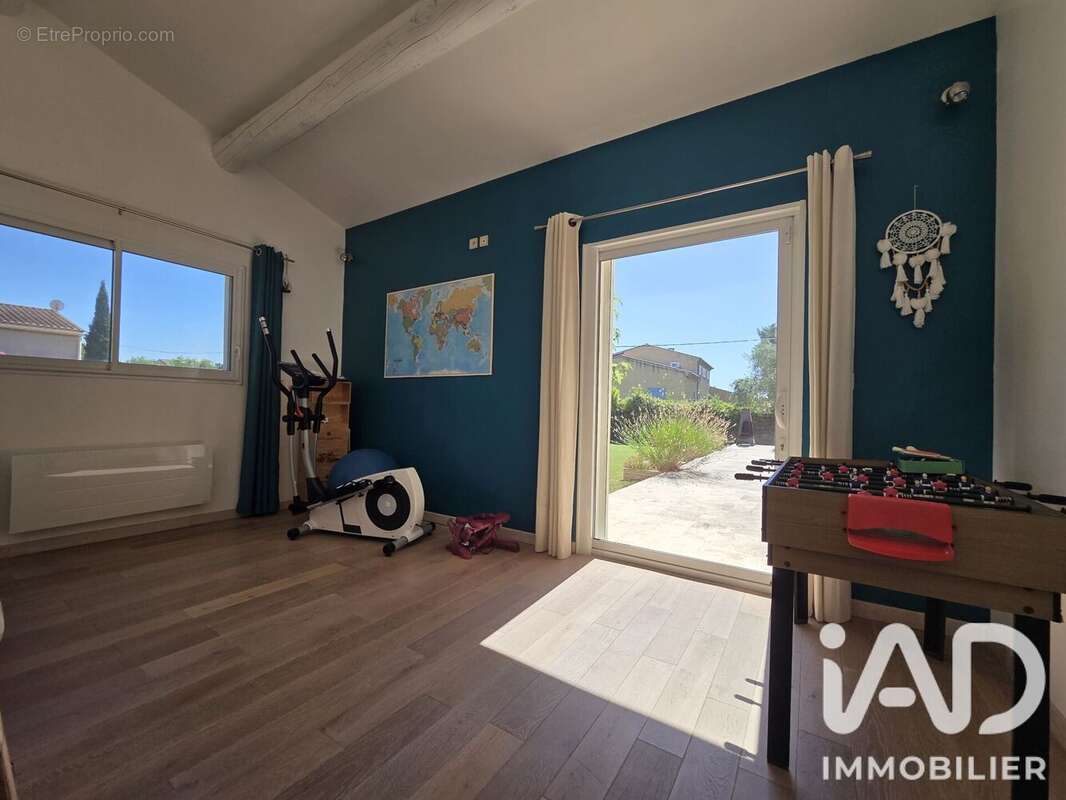 Maison 165 m² à Entraigues-Sur-La-Sorgue  - photo 9