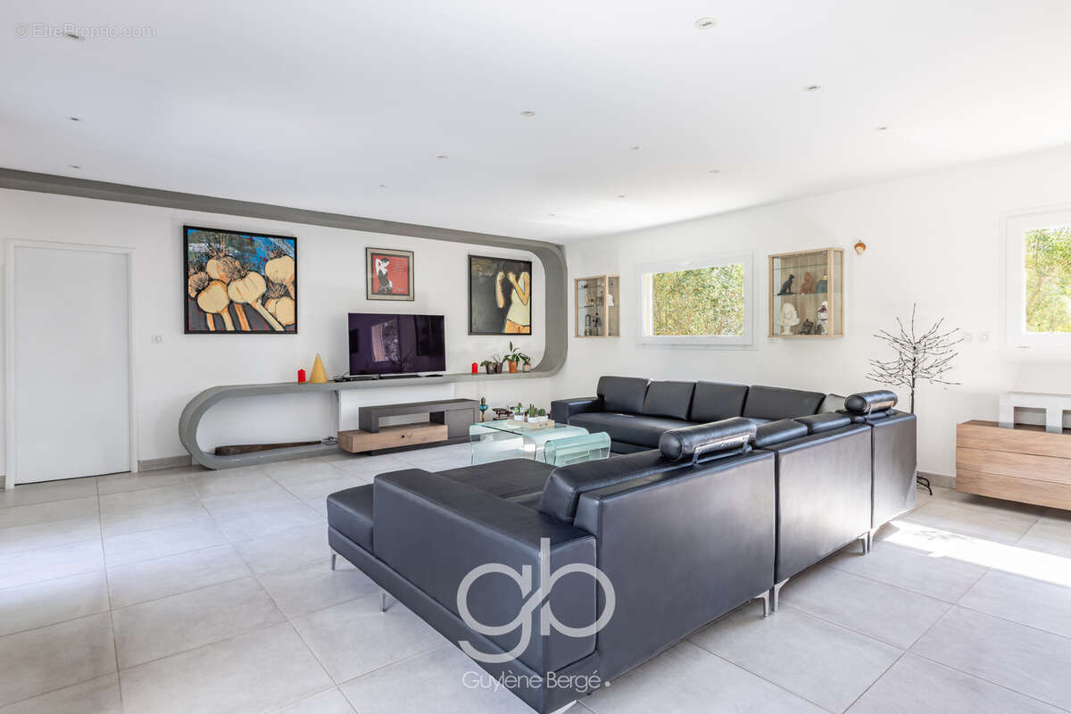 Maison t6 boisseron 34160  plain pied 215 m2  5 chambres  piscine terrain 1000 m2  grand garage  dpe a  proche sommières - photo 3