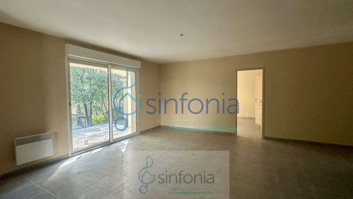 À Vendre : Maison de 4 Pièces à Foissac - 103 m2 Habitables sur 749 m2 de Terrain - photo 3