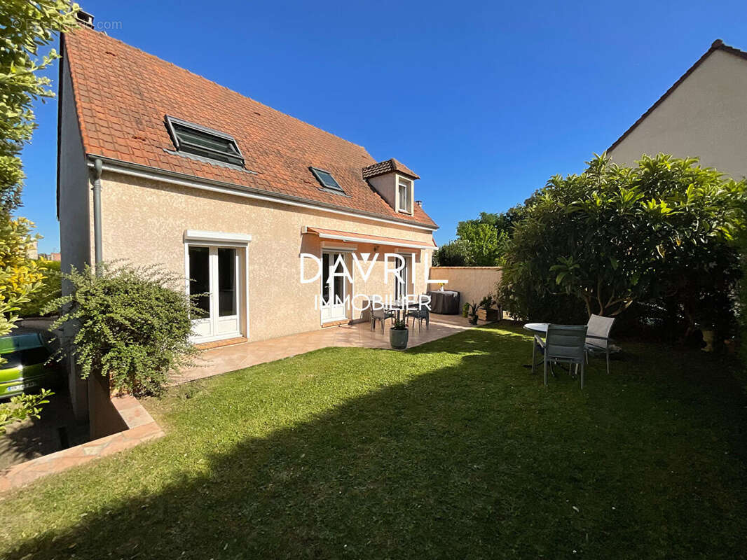 Maison à MAURECOURT