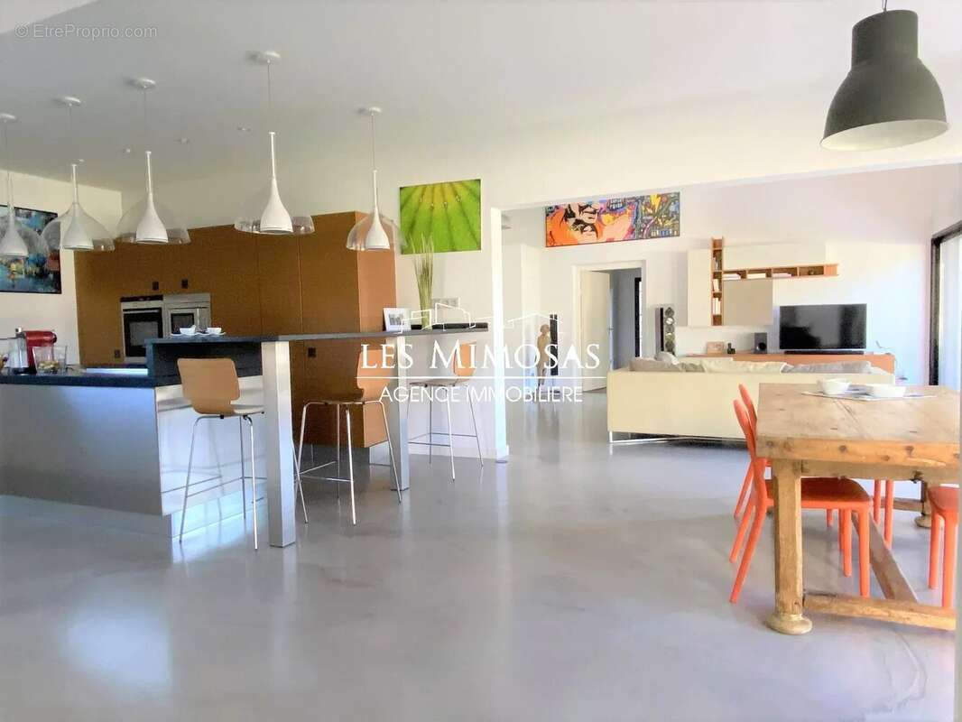 Maison à ROQUEBRUNE-SUR-ARGENS
