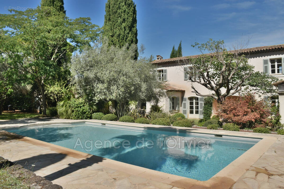 Maison à VALBONNE