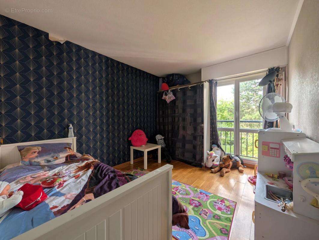 Appartement à LES CLAYES-SOUS-BOIS