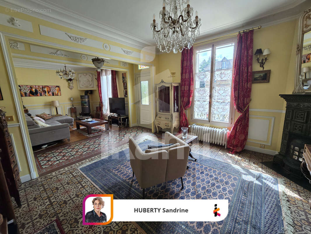Livry Gargan, secteur Jacob grande maison de 220 m2 idéal artisan ou profession libérale - photo 8