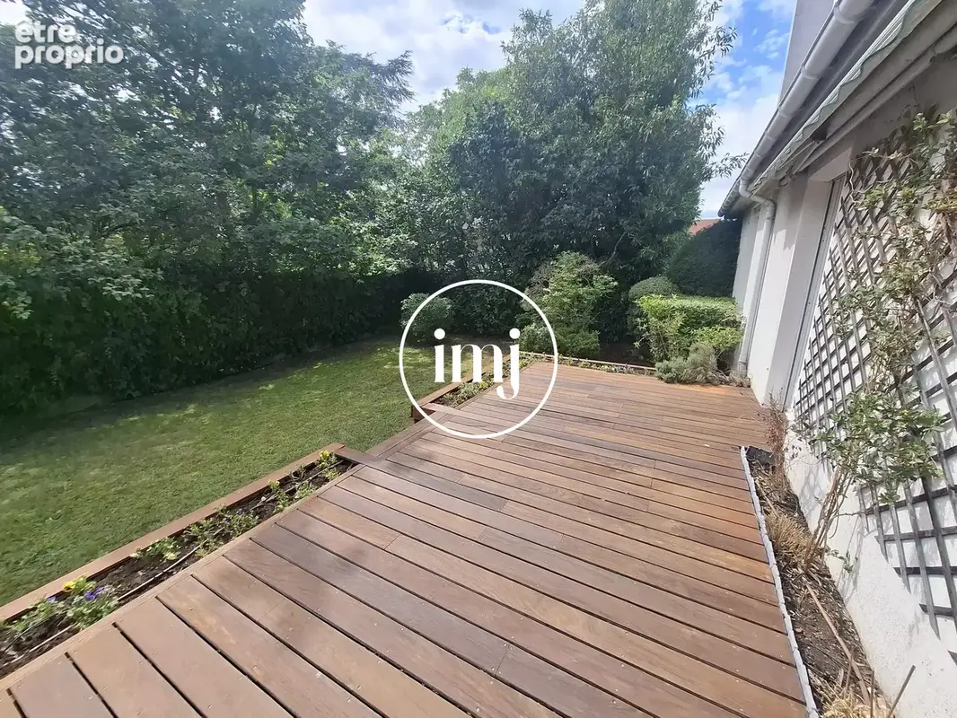 Maison 175 m² à Le Mesnil-Le-Roi  - photo 3