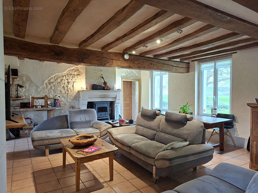 Maison à LUCAY-LE-MALE
