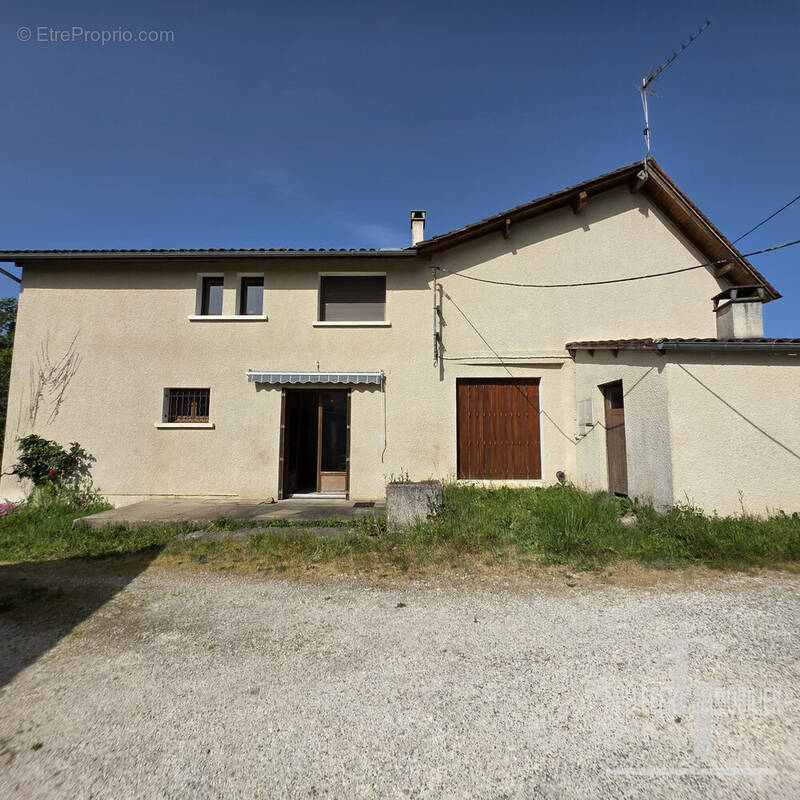 Habitation 110 m² - Maison à SAINT-FRONT-D'ALEMPS