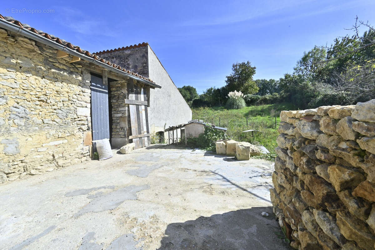 Maison 200 m² à La Chapelle-Des-Pots  - photo 5