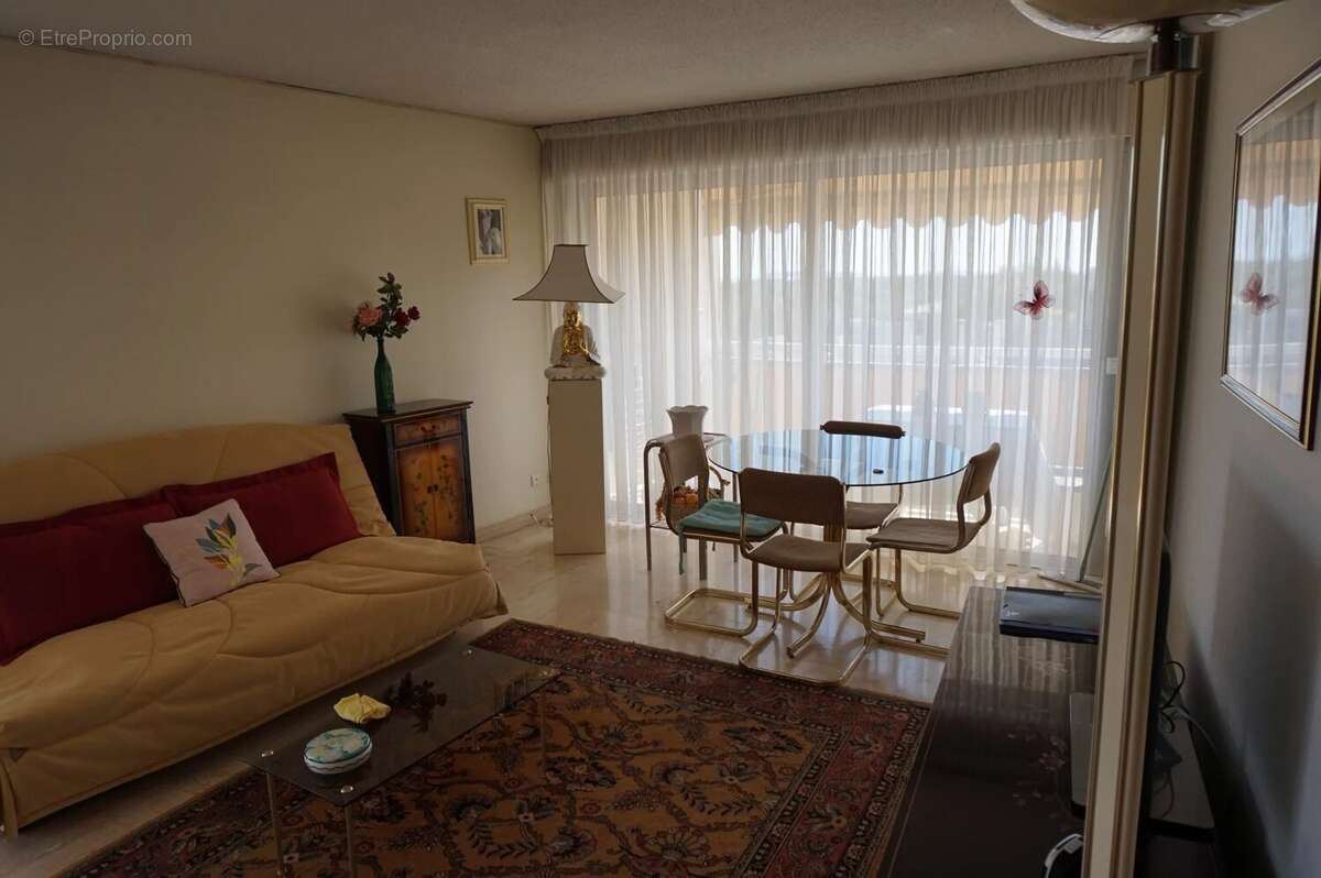 Appartement à MANDELIEU-LA-NAPOULE
