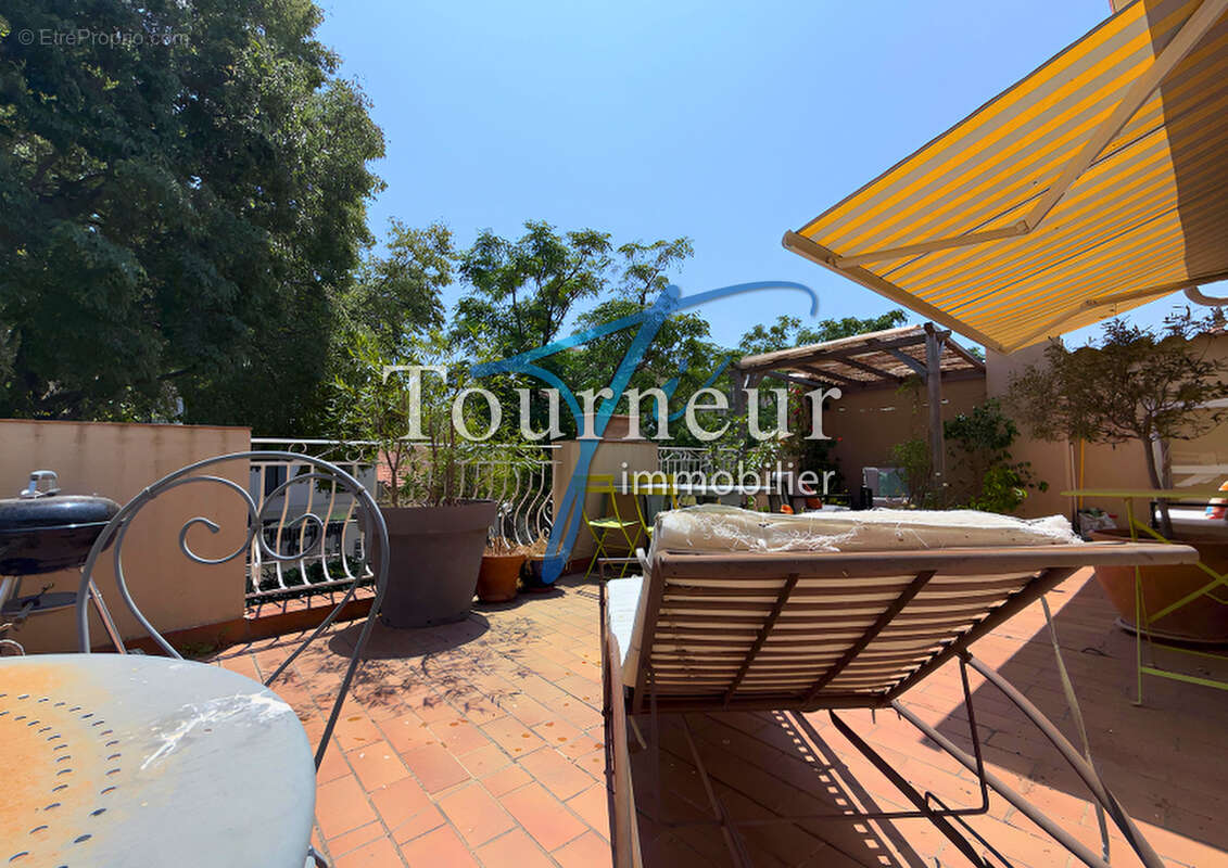Tres rare sanary hypercentre villa traditionnelle de 183m2 divisee en deux grands appartements - photo 14