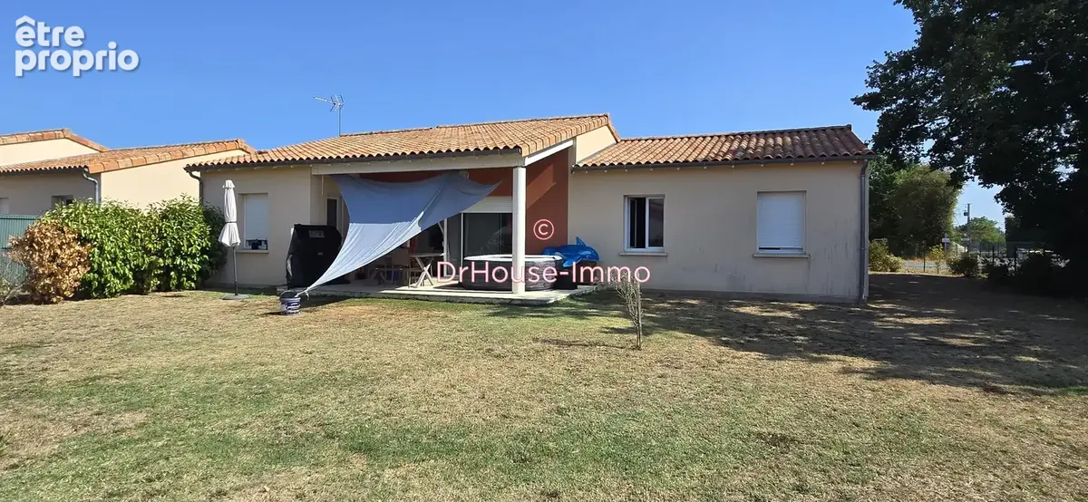 Maison 100 m² à Fleure  - photo 2