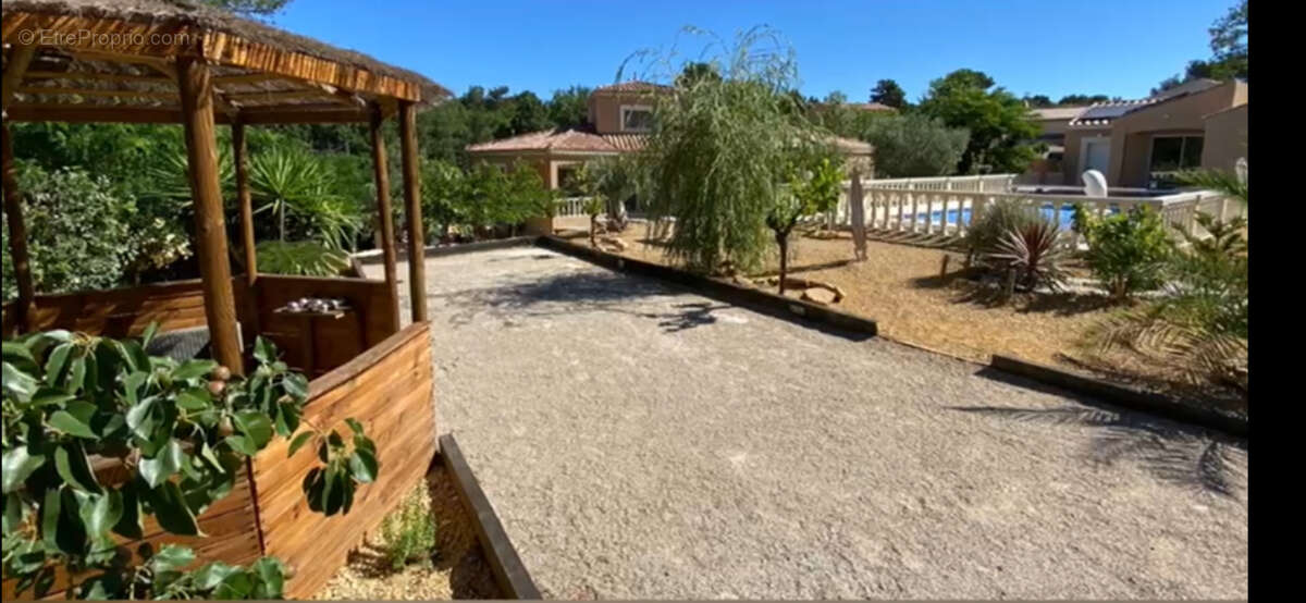 Maison à MORNAS