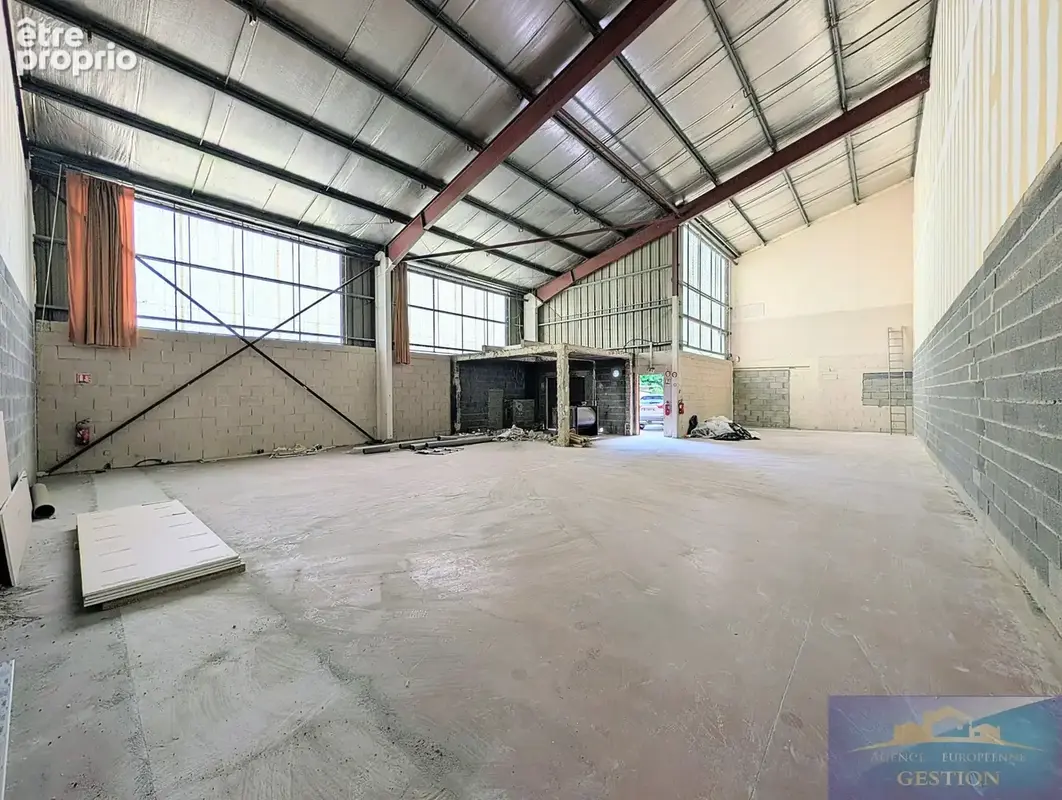 Entrepôt/Local commercial 220m2 au sol - photo 3
