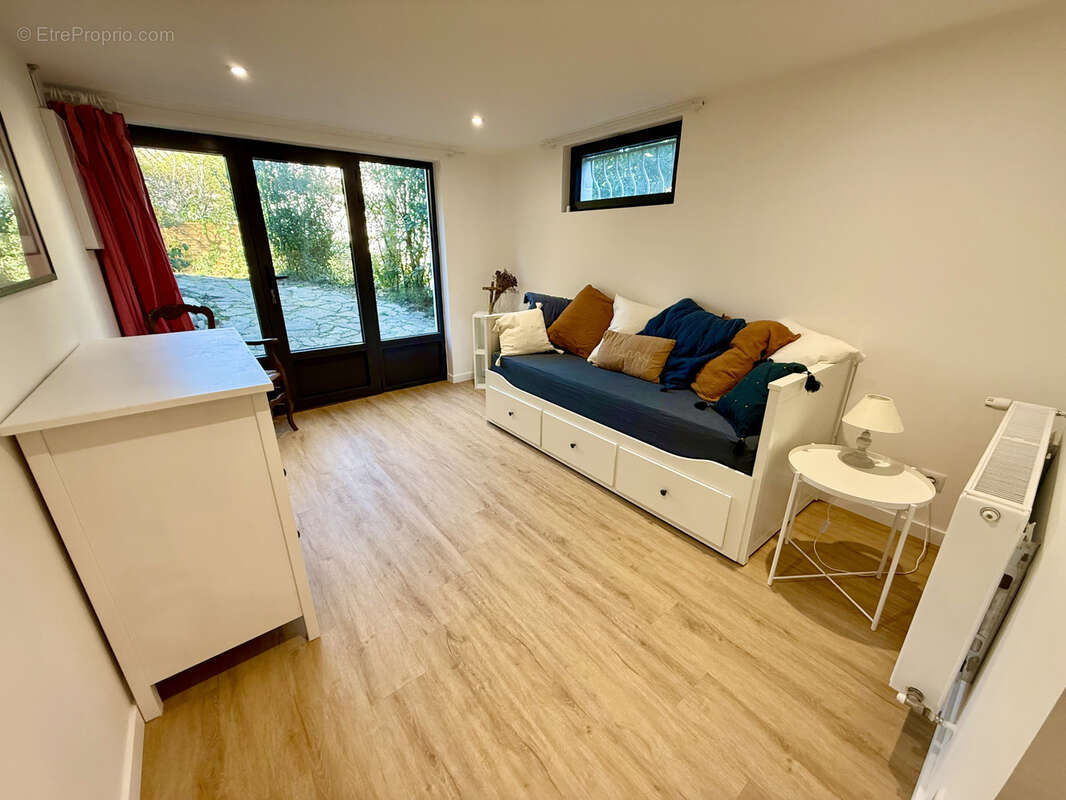 Maison à SAINT-CLEMENT-DE-RIVIERE