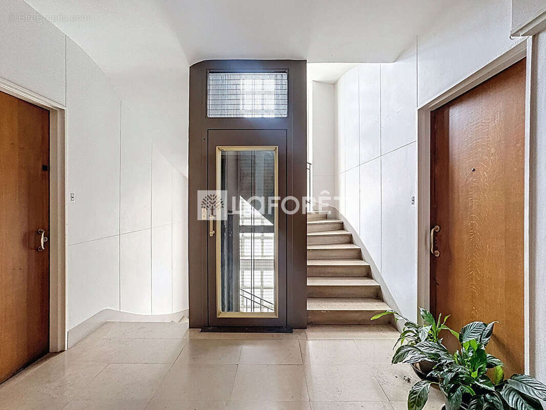 Appartement à PARIS-8E