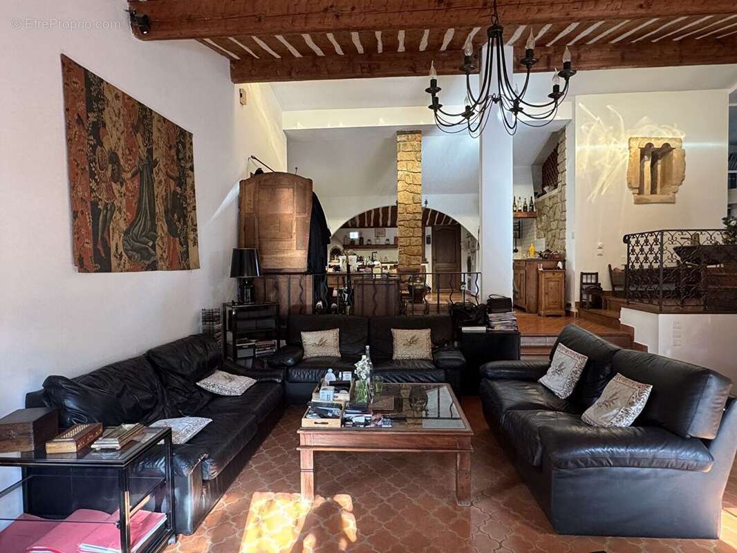 Maison à MEOUNES-LES-MONTRIEUX