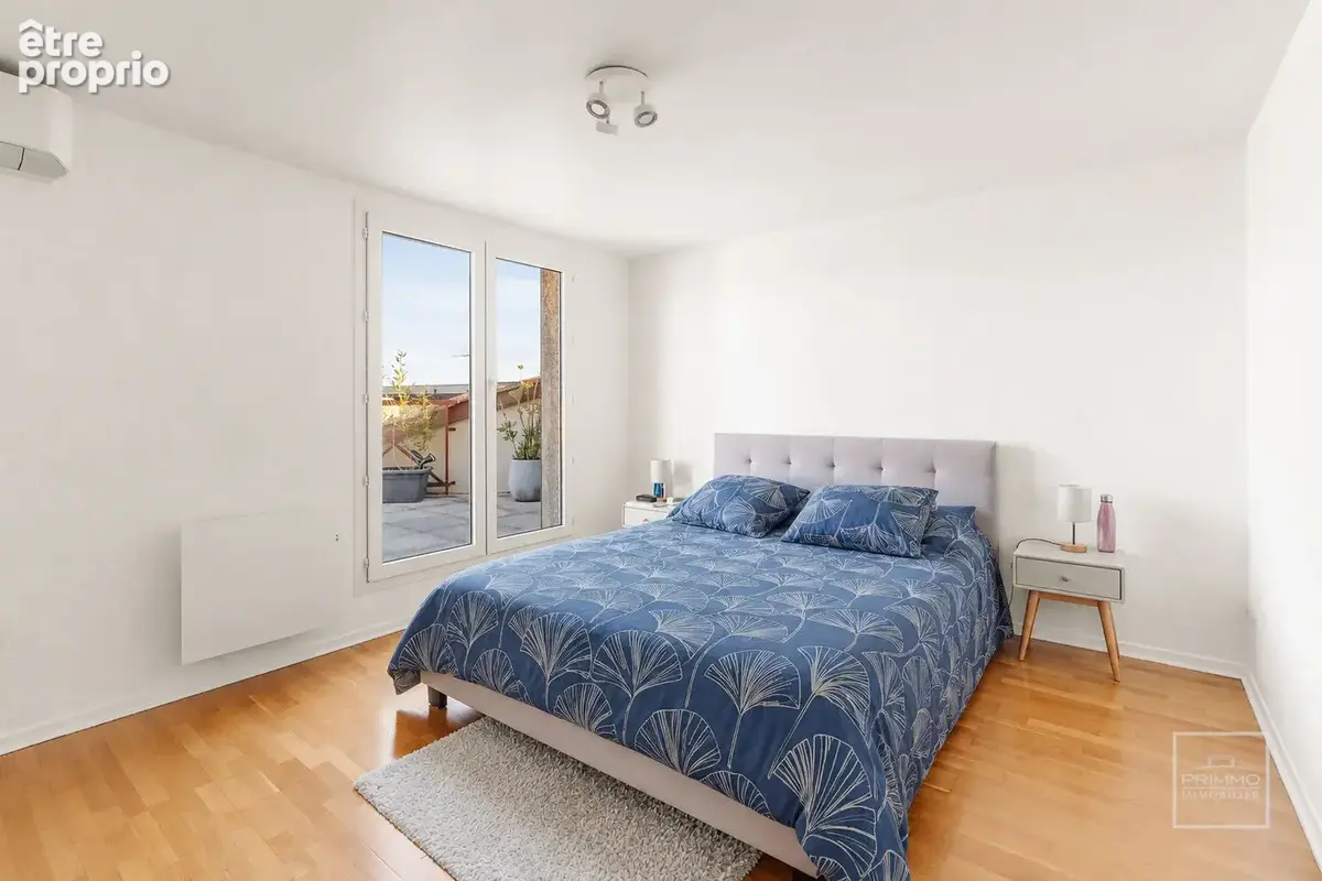 Toit-terrasse en duplex sur Saint-Genis-les-Ollières, 4 chambres, garage, parking, cave. - photo 8
