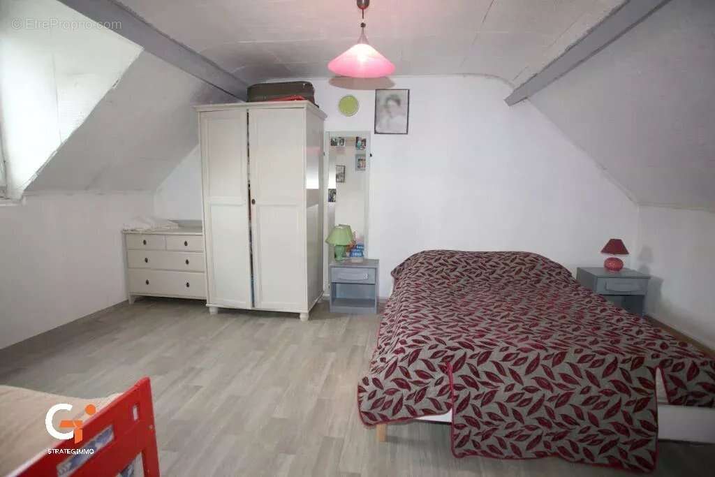 Maison 6 pièces avec cour et garage - photo 8