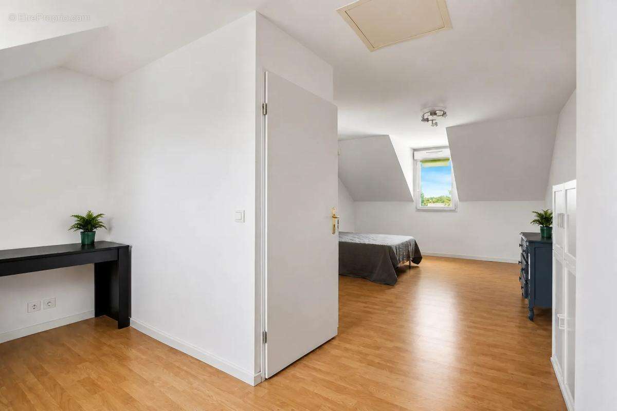 Appartement de 4 pièces de 74 m² situé à Chessy - photo 8
