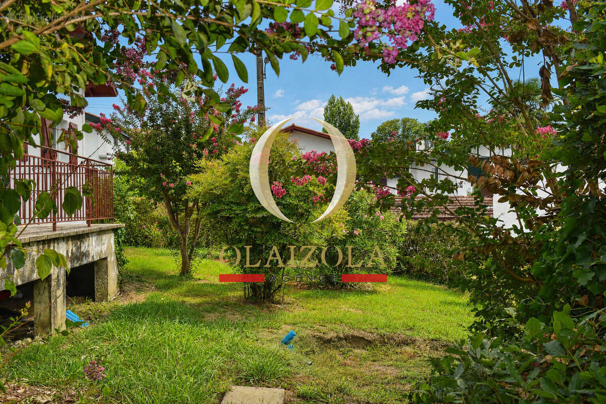 SAINT-JEAN-DE-LUZ - Maison familiale avec jardin et beau potentiel - photo 6
