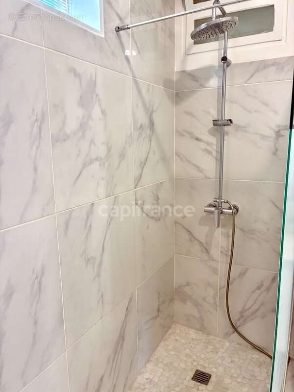 **Exclusivité**Sainte-Cécile**Maison rénovée de 137 m², 4 chambres, jardin et double garage - photo 14