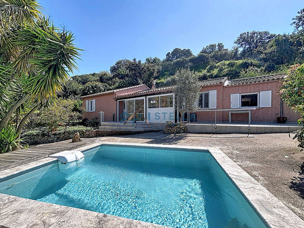 Maison avec dépendances et piscine - photo 2