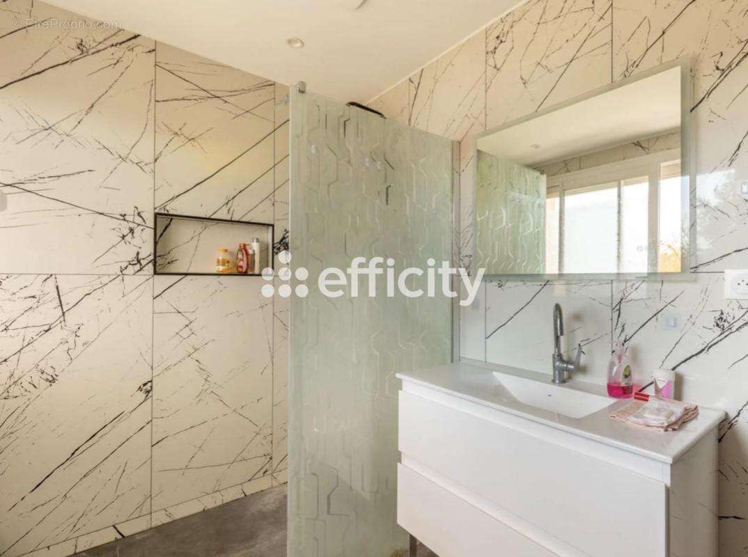 Maison à VAULX-EN-VELIN