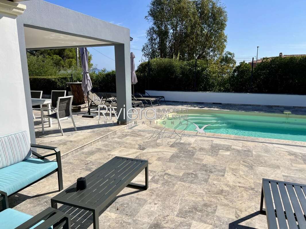 Maison à ROQUEBRUNE-SUR-ARGENS