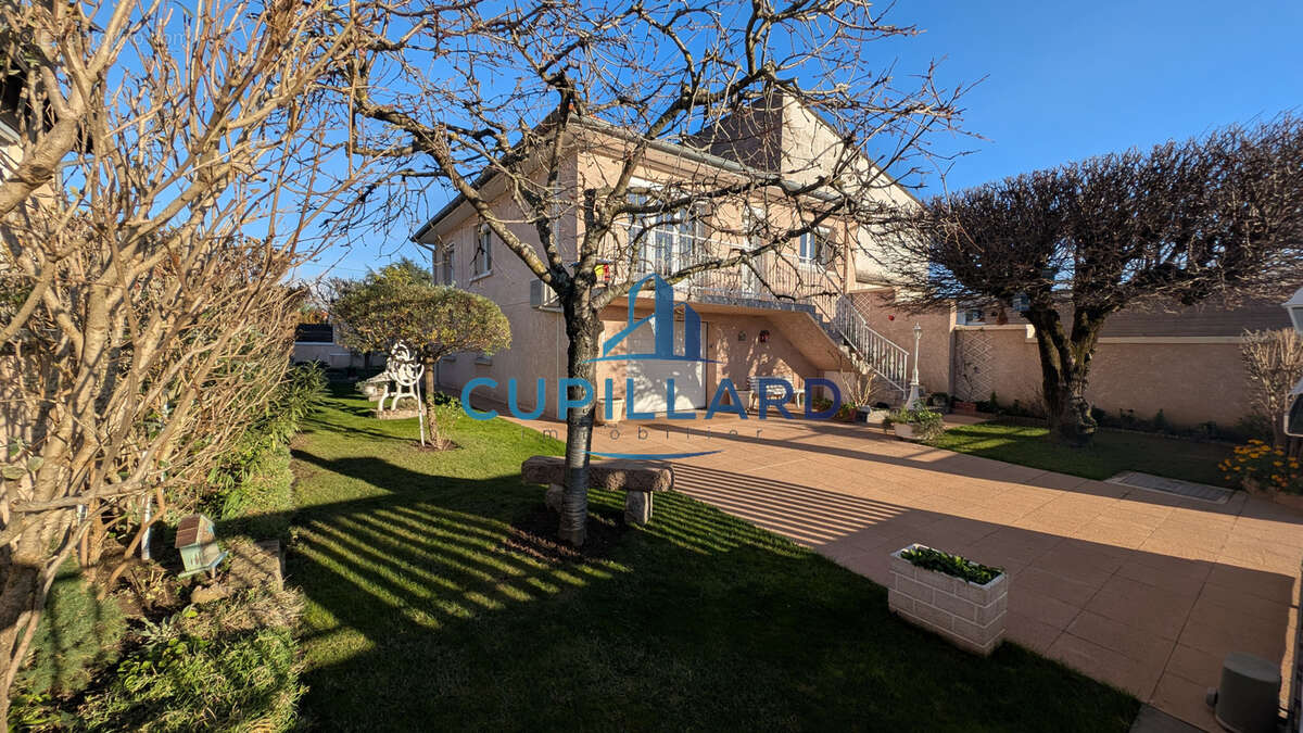 Maison à RIORGES