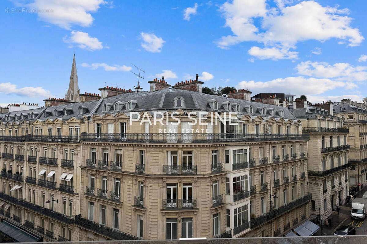 Appartement à PARIS-8E