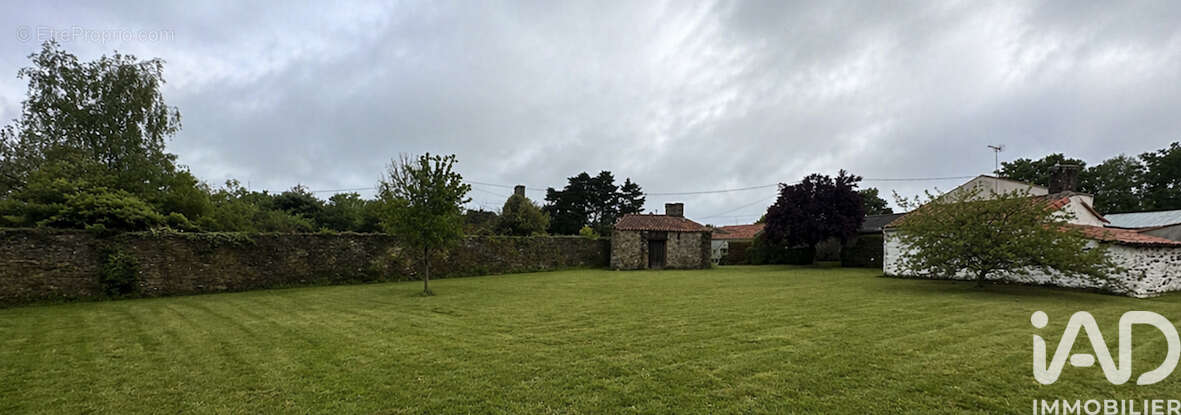 Photo 1 - Terrain à SAINT-JULIEN-DES-LANDES